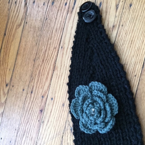 NWT knit head warmer w/ flower - Picture 3 of 4