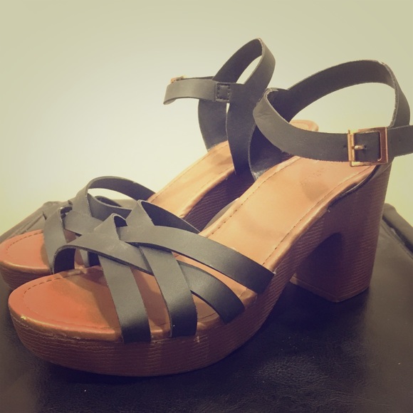 Cute Black Everday Sandals (Forever 21)