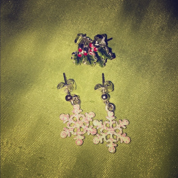 NWOT Christmas earrings