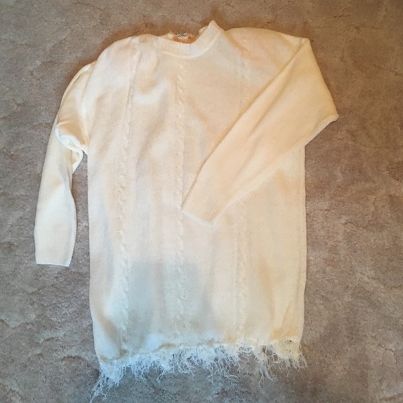 White sweater - Picture 1 of 2