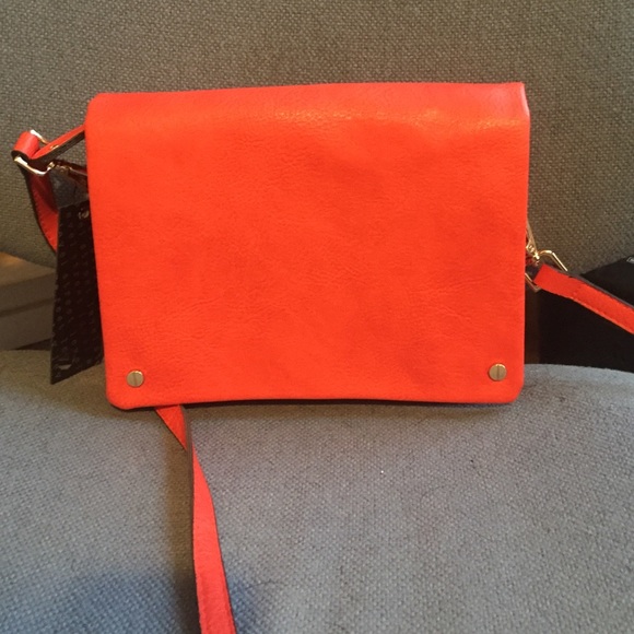 Street level over the shoulder bag. "Red"