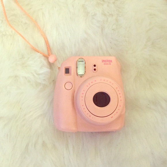 Price is FIRM! ✨Polaroid camera W/2 pks of film!