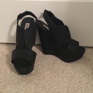 Steve Madden Black Wedges