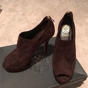 Chocolate suede Vince Camuto bootie!