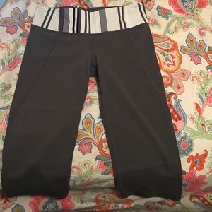 barely worn grey cropped lululemon pants