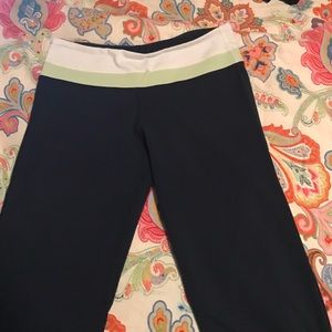 dark blue lululemon yoga pants