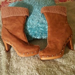 HOST PICK 12/24/16 CHARLES ALBERT 8 SUEDE BOO