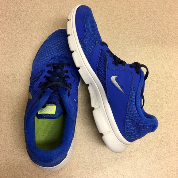 NIKE FLEX SIZE 6Y