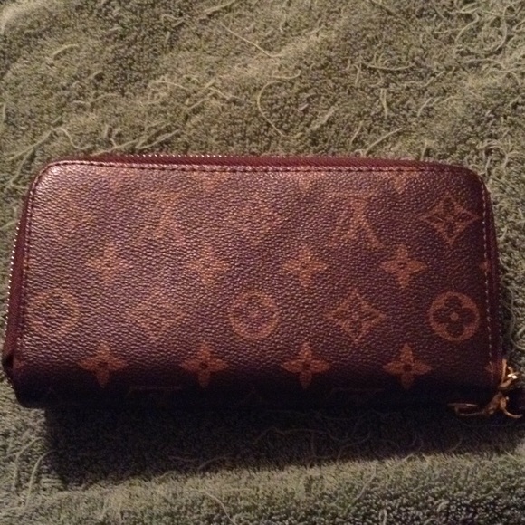 Louis Vuitton double zip wristlet