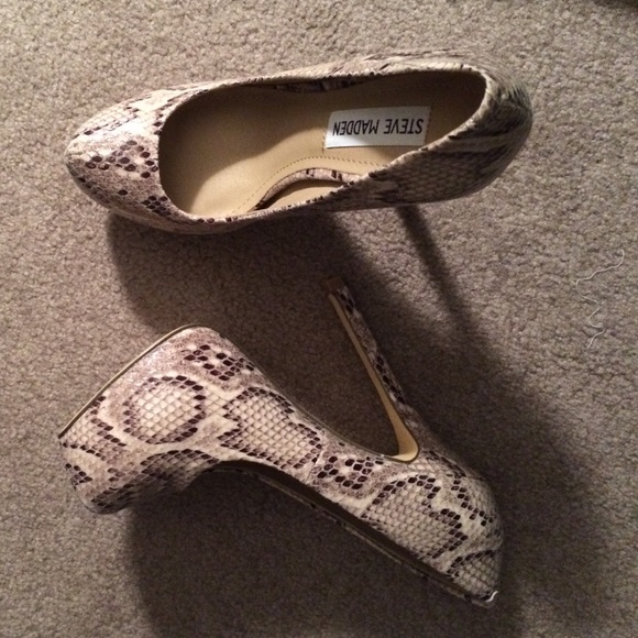 Steve Madden snakeskin heels