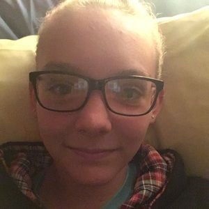 Meet your Posher, Emmee