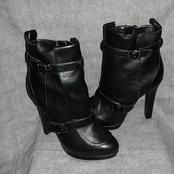 Vera Wang Boots