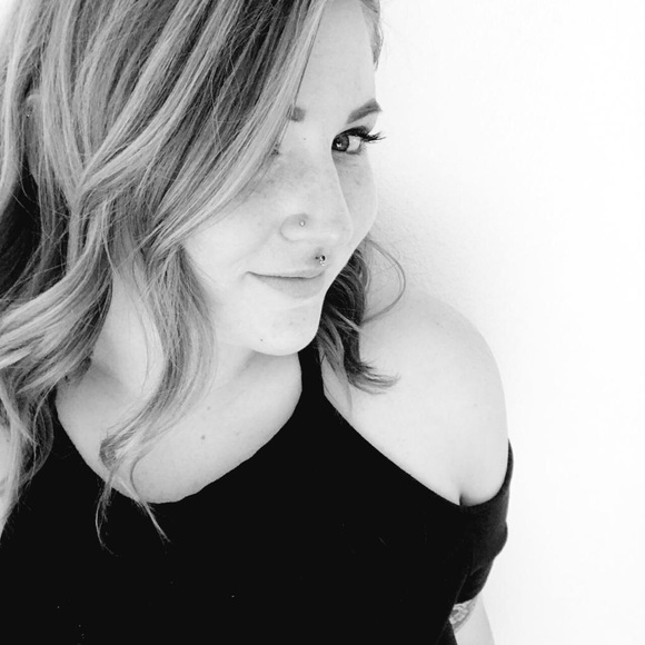 Meet your Posher, Melody - Picture 2 of 7