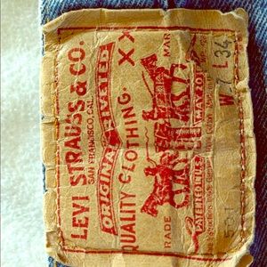 Authentic Levi's 501's shrink to fit-tag 27x34