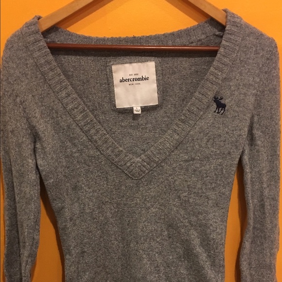 V-Neck Gray Abercrombie Sweater