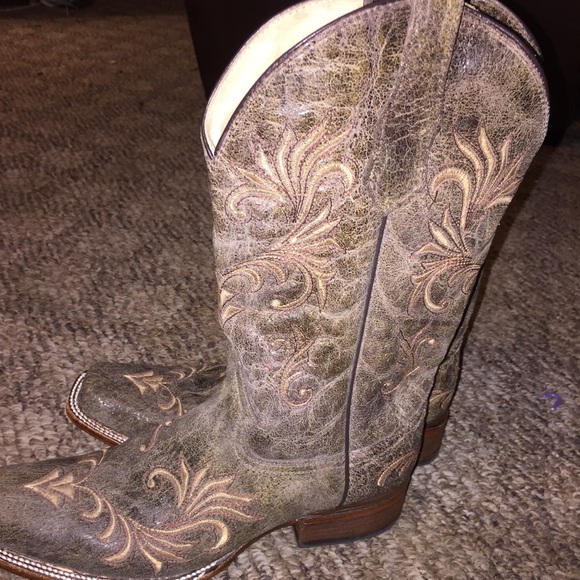 NEVER WORN CORRAL BOOTS