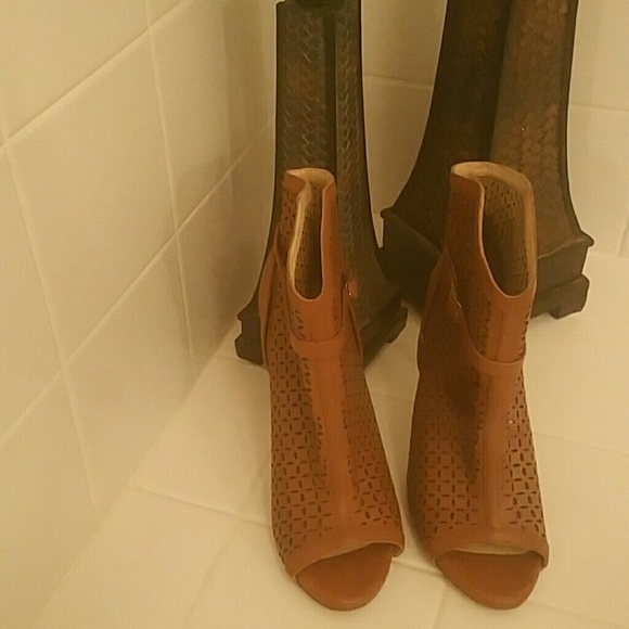 Open toe booties - Picture 2 of 4