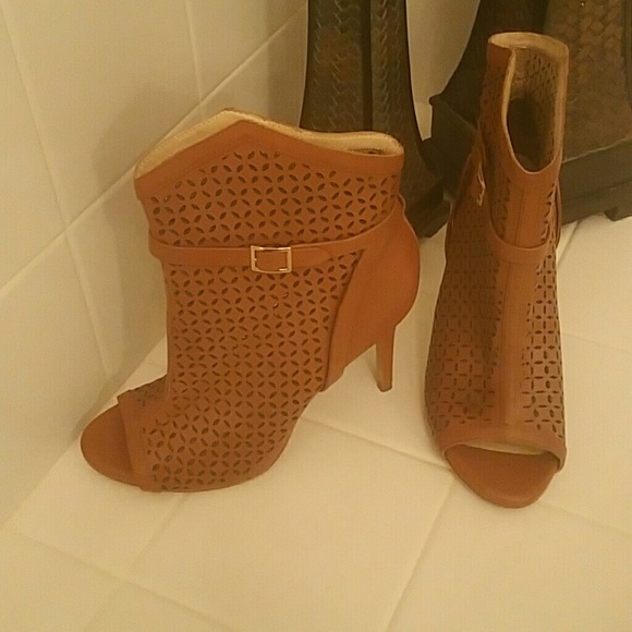 Open toe booties - Picture 3 of 4