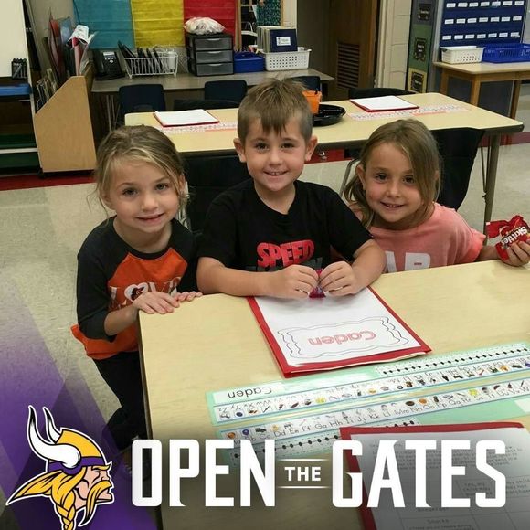 Meet your Posher, Dee - Picture 1 of 1