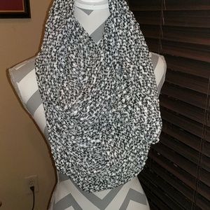 Black & white infinity scarf