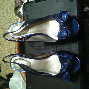 Blue me too slingback platform low heel size 9.5