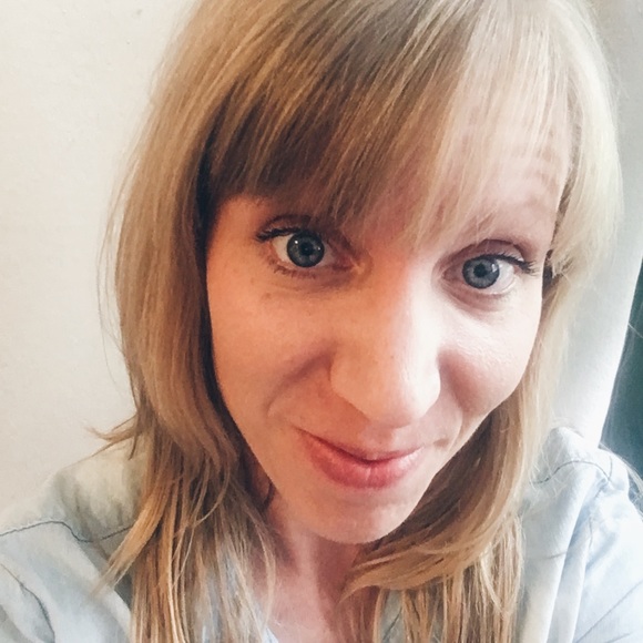 Meet your Posher, Carissa - Picture 2 of 3