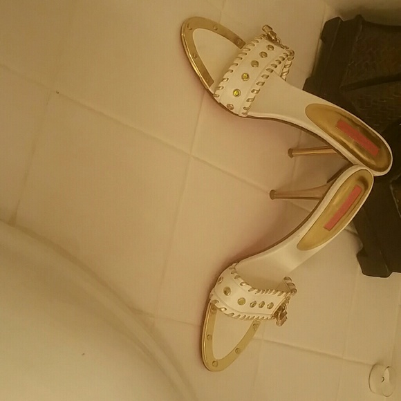 Shoes - Picture 2 of 3