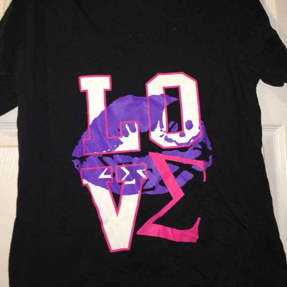 Tri Sigma LOVE vneck