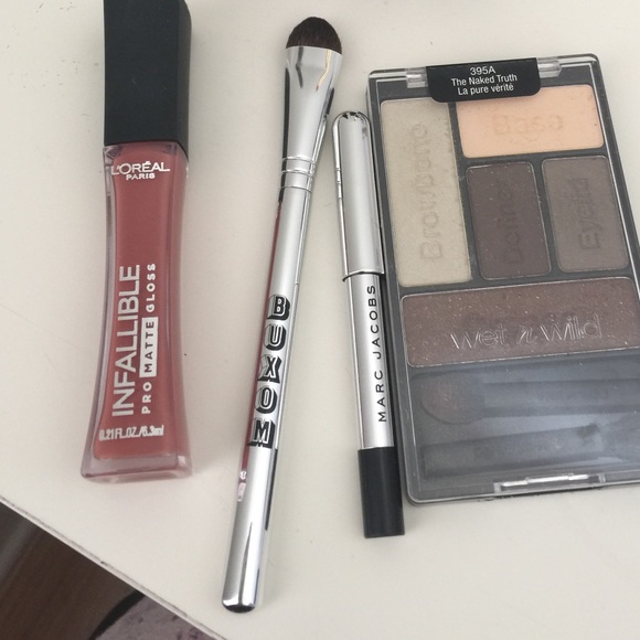 Makeup bundle - Picture 2 of 2