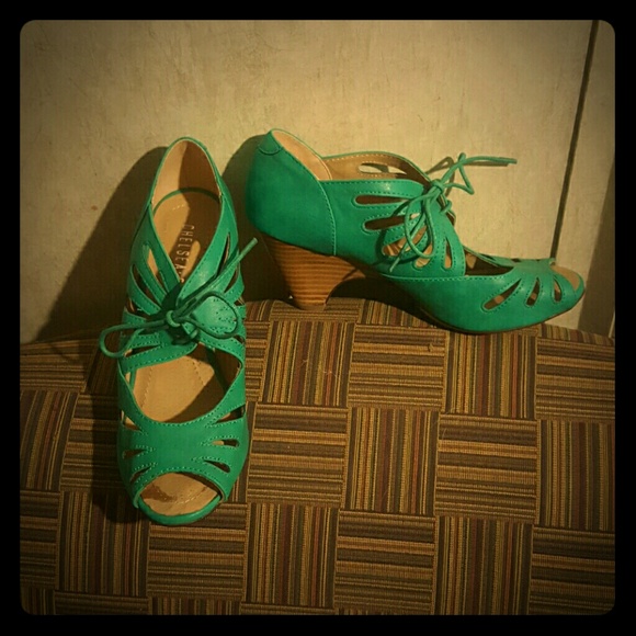 Chelsea Crew Vintage Inspired Heels