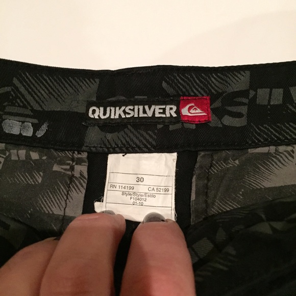 Quiksilver black flat front shorts sz 30 - Picture 3 of 8