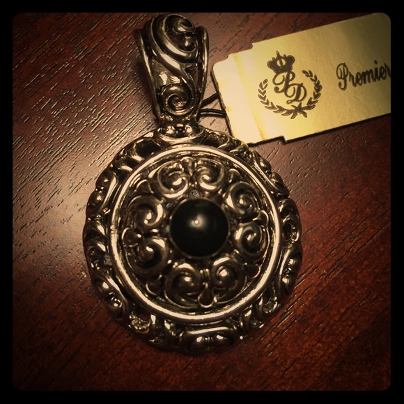 Silver Charm - Picture 1 of 4