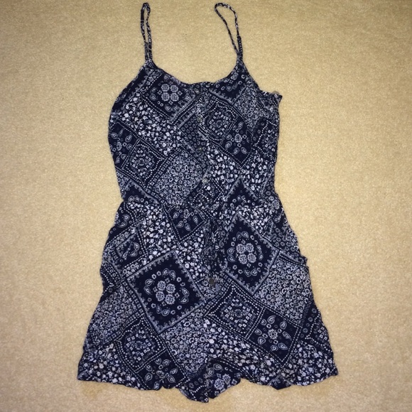 💥SALE TODAY ONLY💥Navy blue and white romper