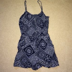 💥SALE TODAY ONLY💥Navy blue and white romper