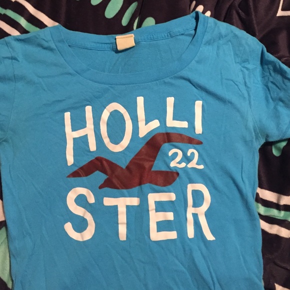 Hollister graphic tee