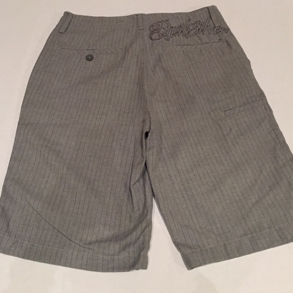 Quiksilver flat front shorts Sz 30 LIKE NEW - Picture 2 of 8