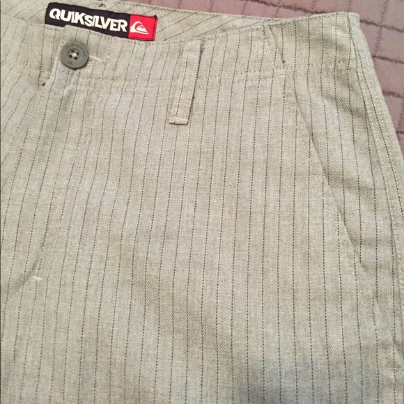 Quiksilver flat front shorts Sz 30 LIKE NEW - Picture 6 of 8