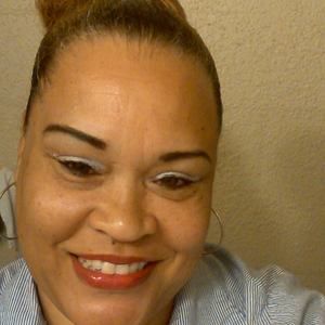 Meet your Posher, Tia