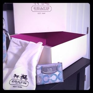 AUTHENTIC Coach change purse that matches tote bag