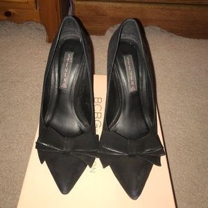 Steven by Steve Madden black bow pumps