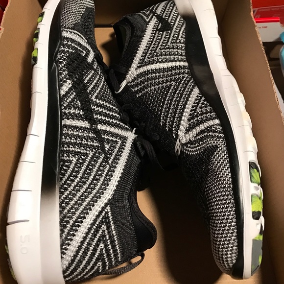 Nike Shoes - Nike free run 5.0 flyknit