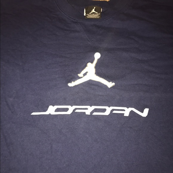 Slightly used. Jordan t-shirt Navy with white