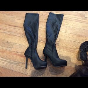 Vera Wang boots