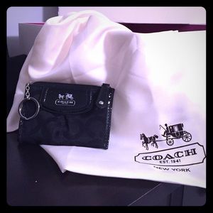 AUTHENTIC Coach modern C black keychain coins