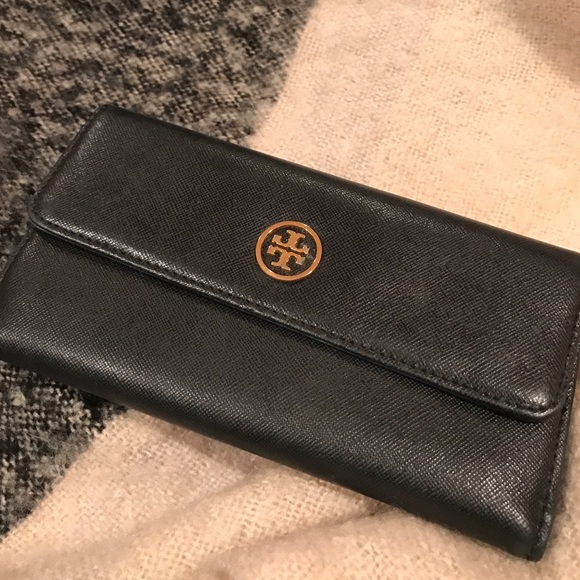 Tory Butch Saffiano leather wallet