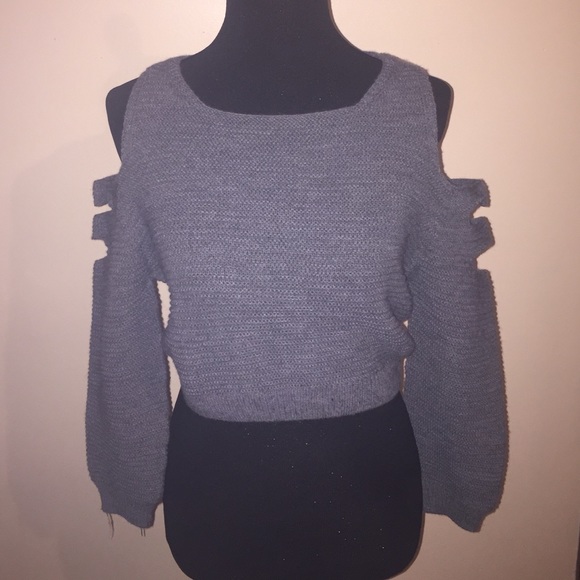 🔴SALE🔴 BooHoo Cold Shoulder Sweater