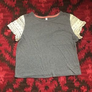 Short sleeve lace crop top