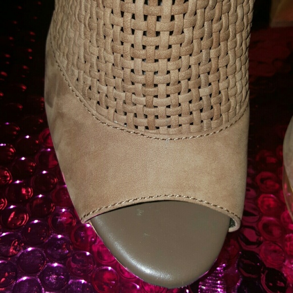 Shoes - Picture 4 of 4