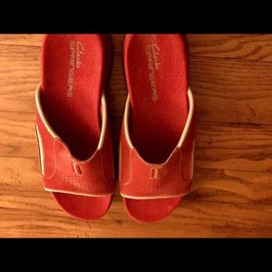 Clarks NuBuck Single Band Slides w/Detailed Uppers