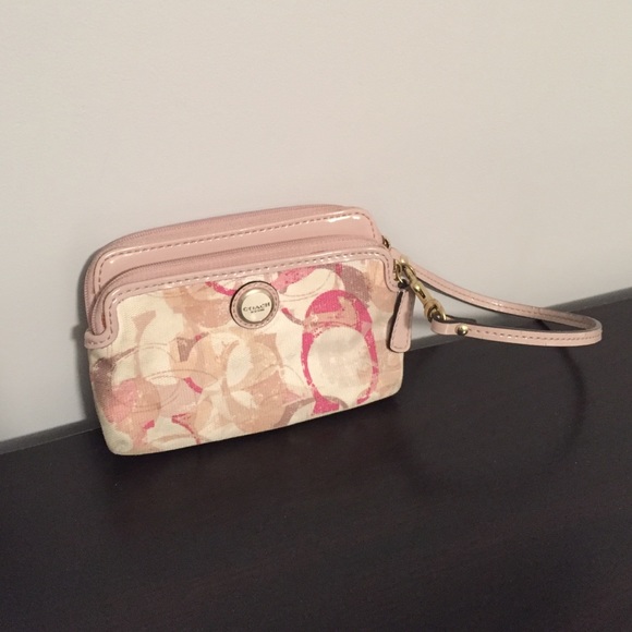 AUTHENTIC Coach classic C wristlet pink cream